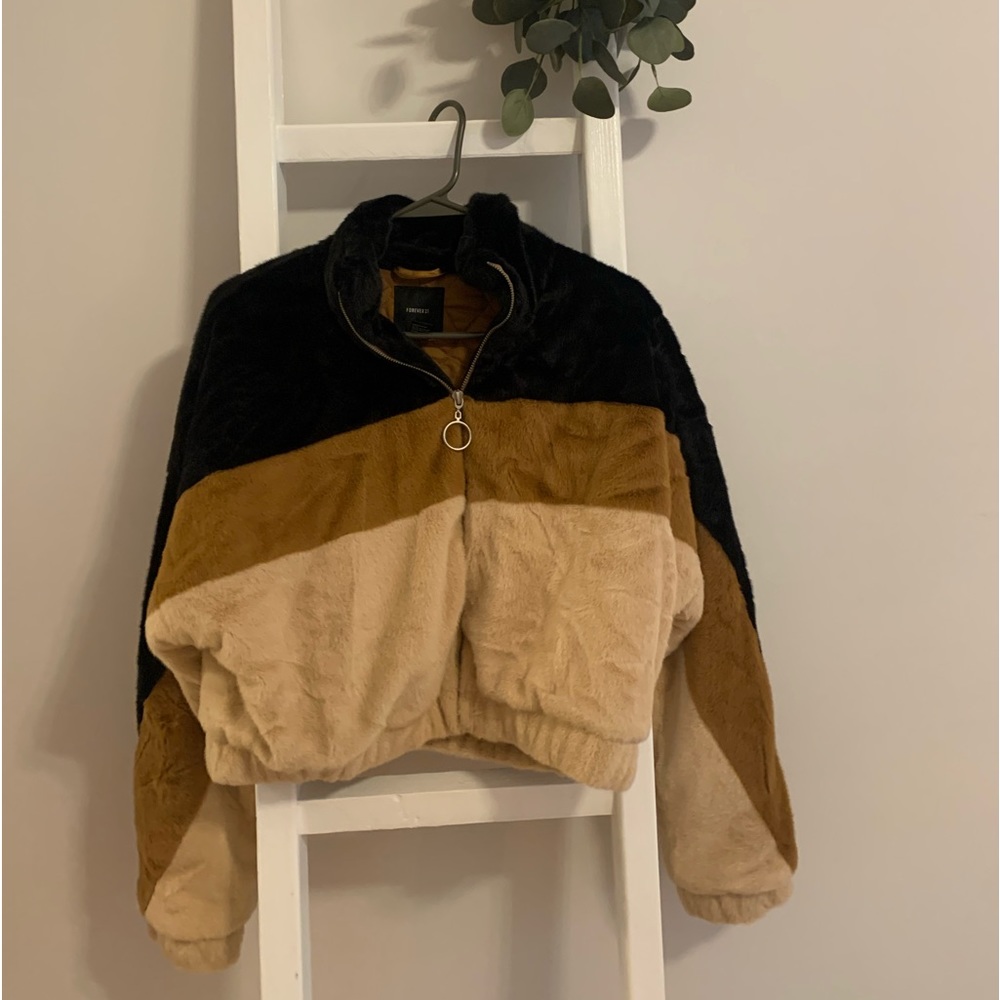 Forever 21. Women’s size medium. Black tan and cream color.